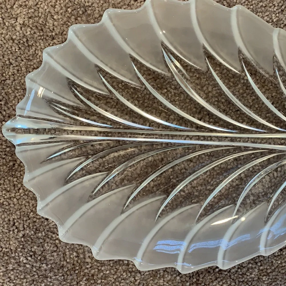 NWOT Decorative Leaf Serving Dish - Picture 2 of 3